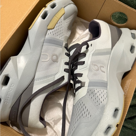 On Cloudpulse Running Shoes Glacier Safari | Women’s 9.5 | Worn Once - Picture 8 of 11